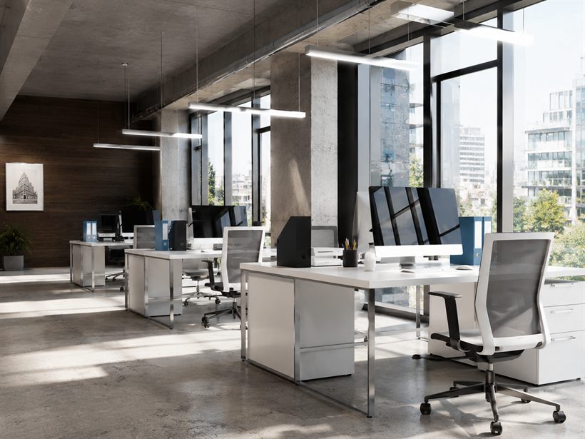 Bureau à aire ouverte éclairé par des luminaires DEL linéaires suspendus